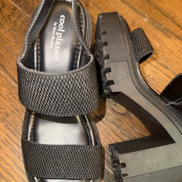 Steven Madden Black Chunky heeled Sandals NWOT - Picture 2 of 3